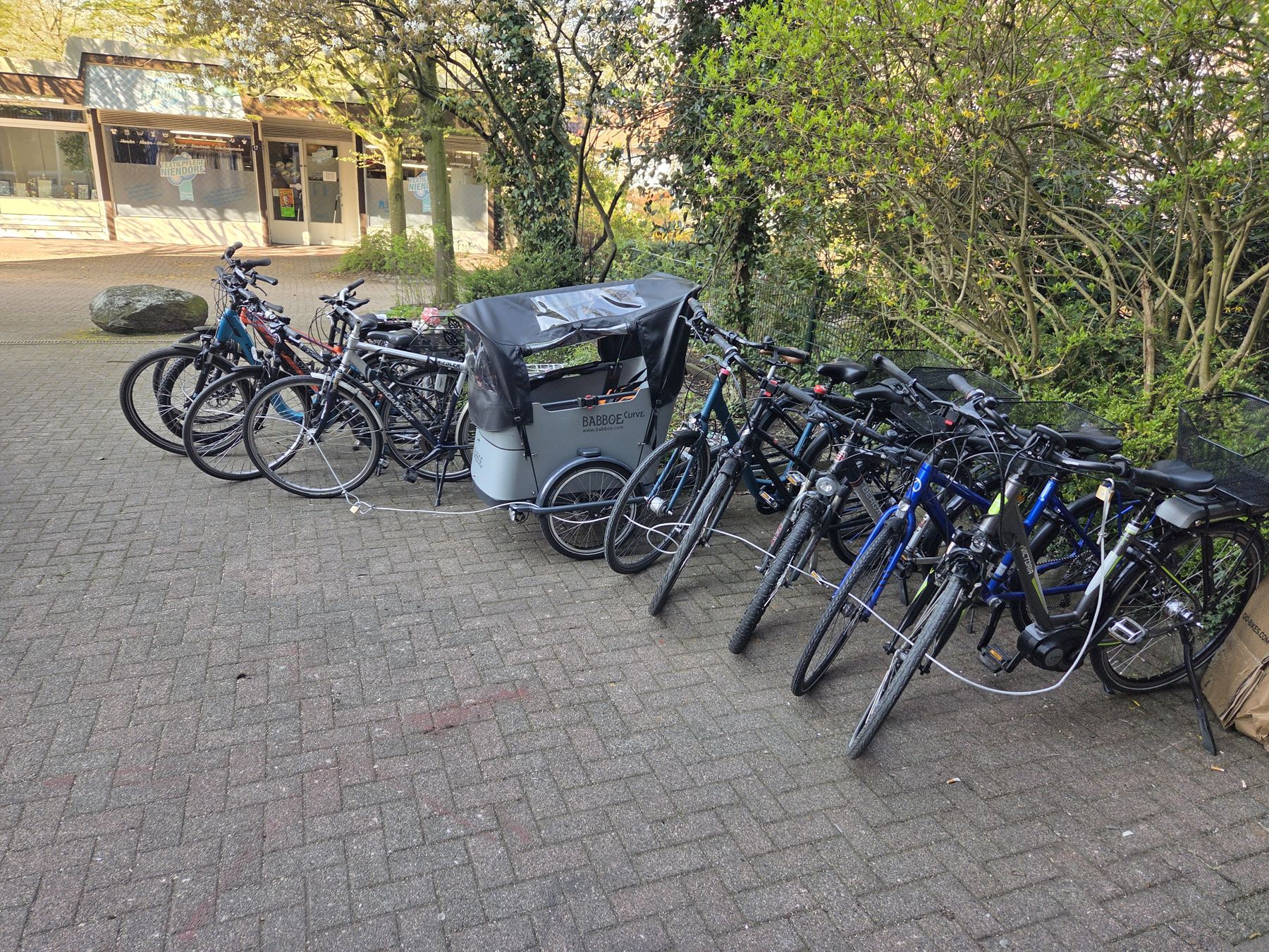 Räder von Dein Rad vor dem Laden